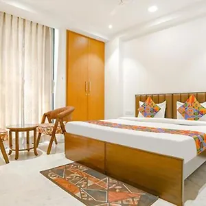 Hotel Fabexpress Aerosky Deluxe - Nr Yashobhoomi Convention Centre